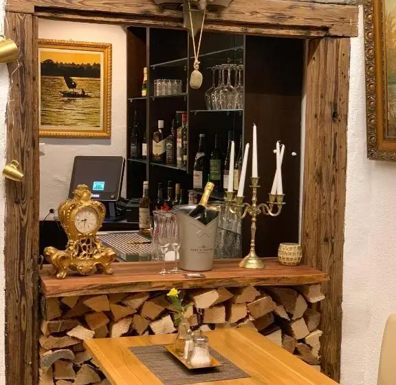 Quarto Familiar, Anker