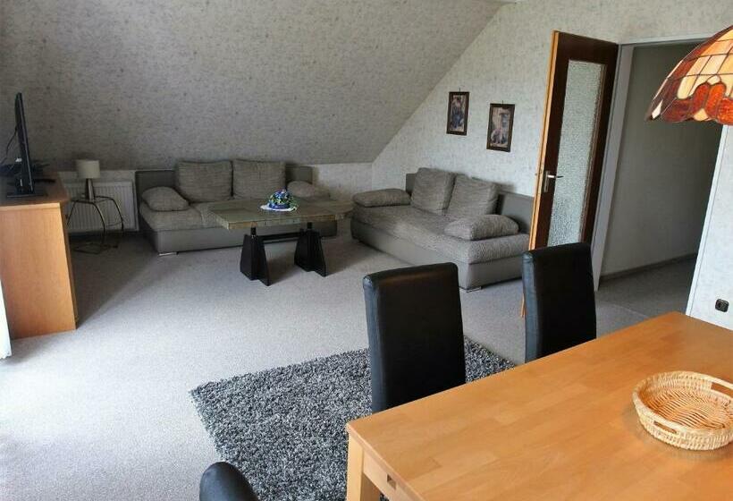 带2个卧室的公寓, Clemens