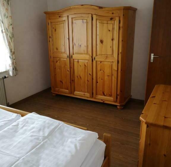 带1个卧室的公寓, Clemens