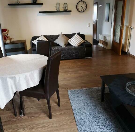 带1个卧室的公寓, Clemens