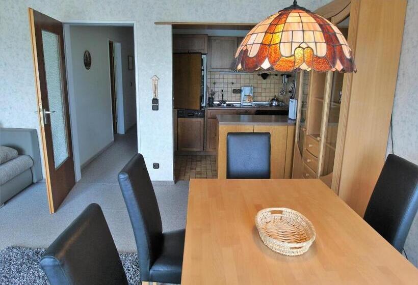 带2个卧室的公寓, Clemens