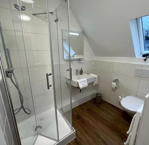 家庭套房, Clemens