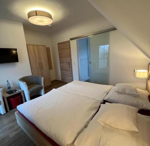 家庭套房, Clemens