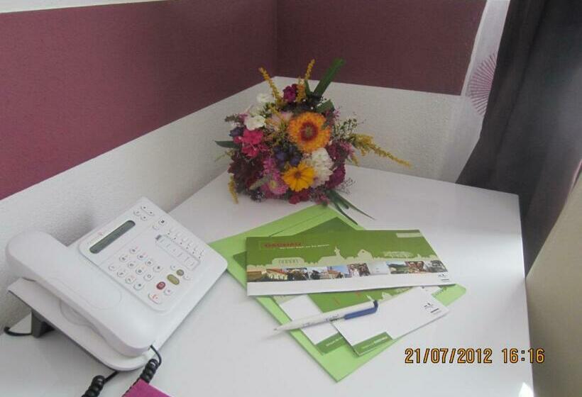 חדר סטנדרט יחיד, Dah Inn