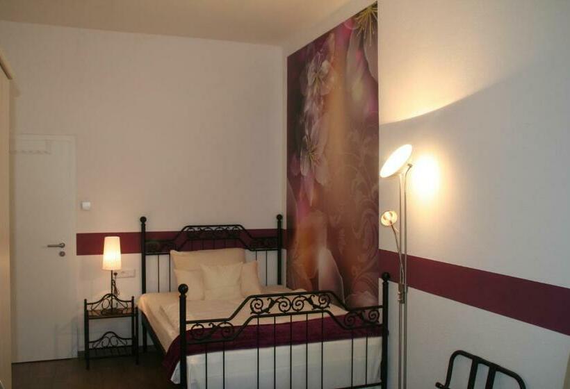 חדר סטנדרט יחיד, Dah Inn