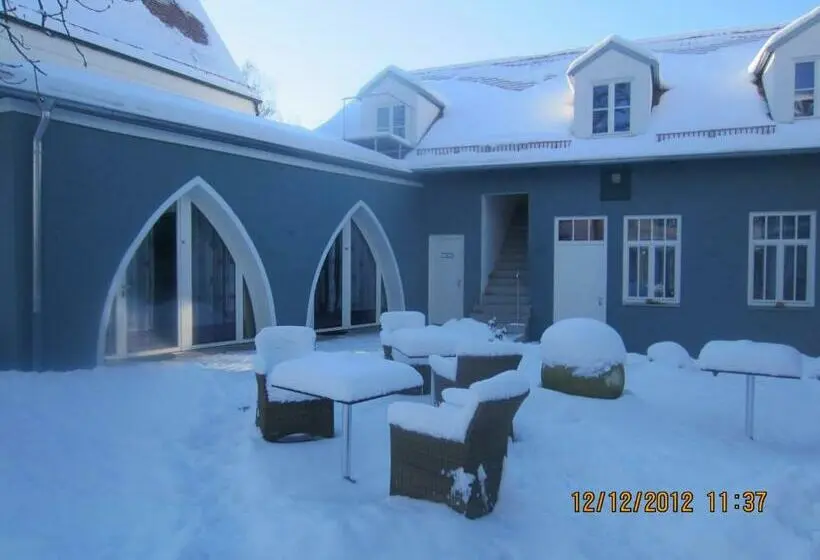 Standard Yhden Hengen Huone, Dah Inn