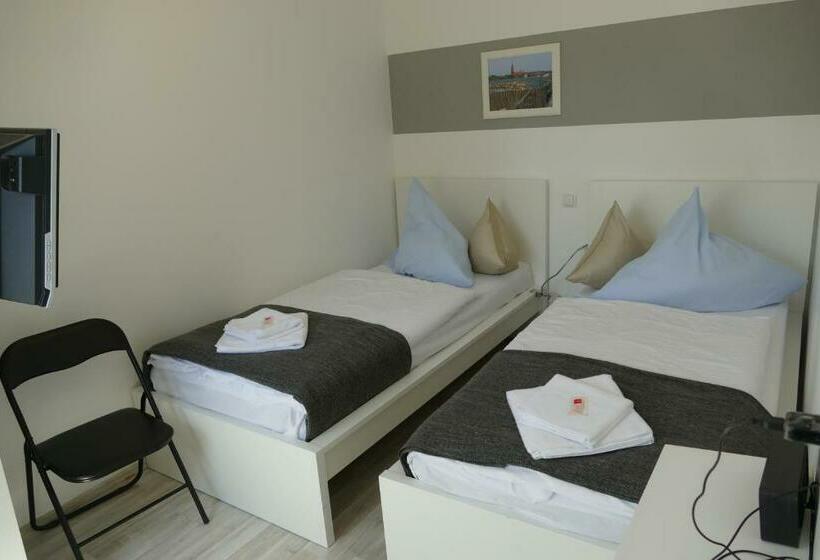 패밀리 룸, Deutscher Hof