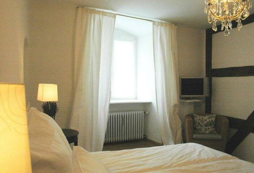 غرفة قياسية, Goldenes Kreuz