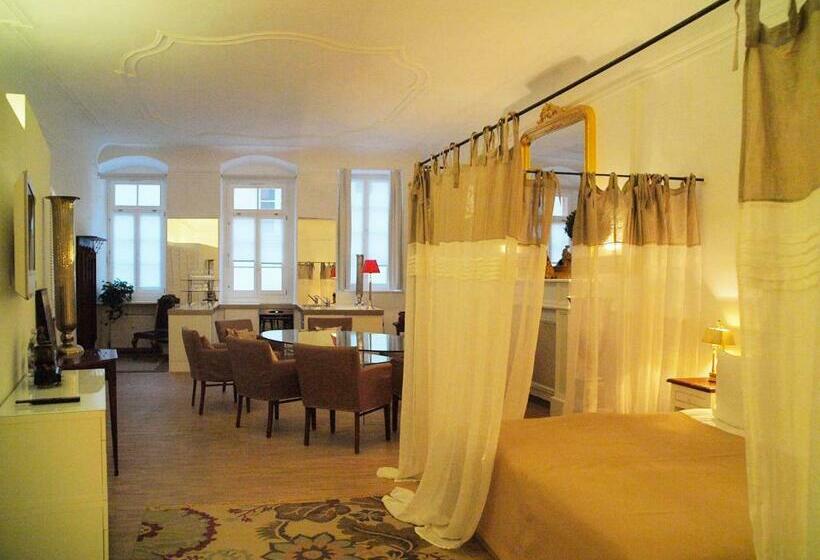 شقة غرفة واحدة, Goldenes Kreuz