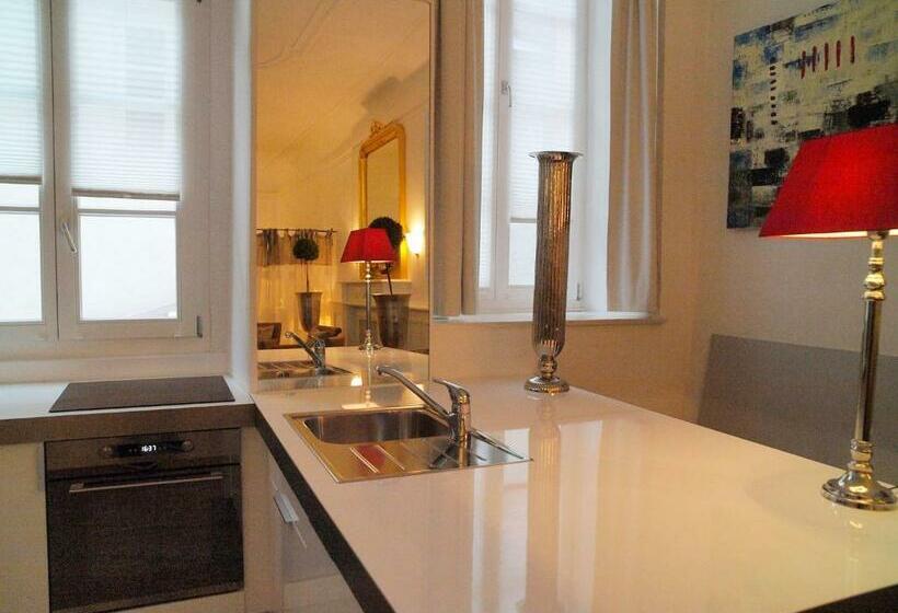 شقة غرفة واحدة, Goldenes Kreuz