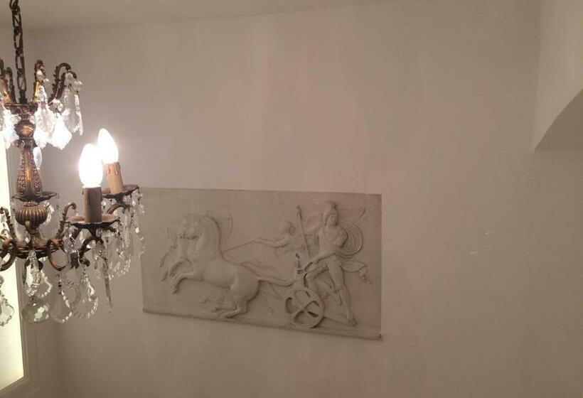 شقة غرفة واحدة, Goldenes Kreuz