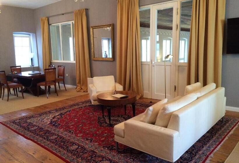 شقة غرفة واحدة, Goldenes Kreuz