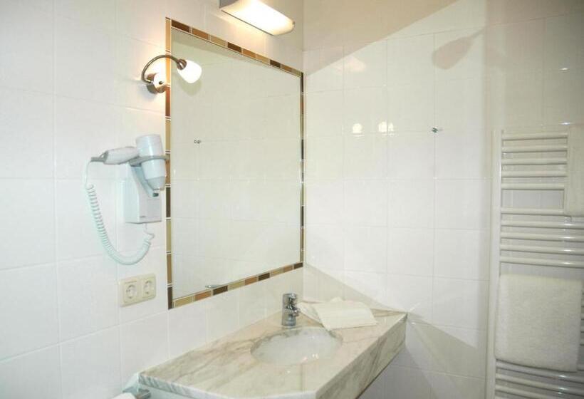 غرفة سوبيريور, Goldenes Kreuz