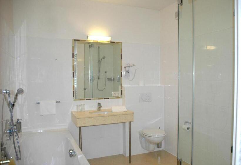 غرفة سوبيريور, Goldenes Kreuz