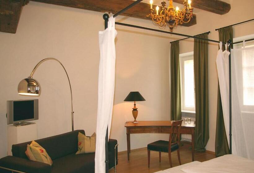 غرفة سوبيريور, Goldenes Kreuz