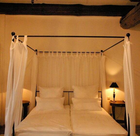 غرفة سوبيريور, Goldenes Kreuz