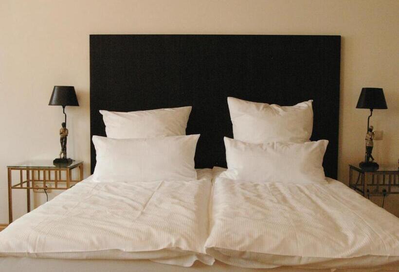 غرفة سوبيريور, Goldenes Kreuz