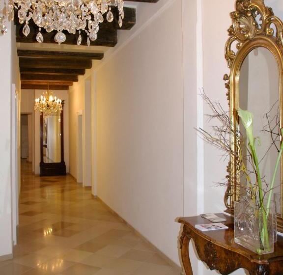 غرفة سوبيريور, Goldenes Kreuz