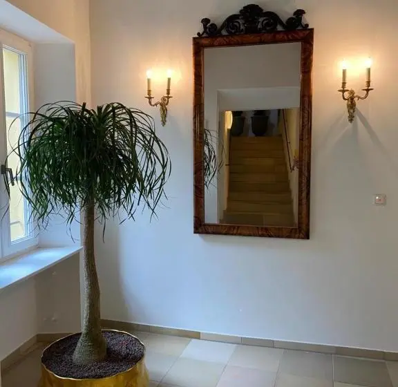 استودیوی لوکس, Goldenes Kreuz