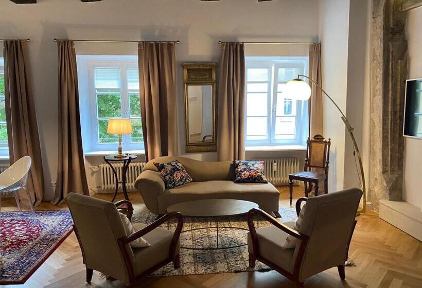 إستوديو ديلوكس, Goldenes Kreuz