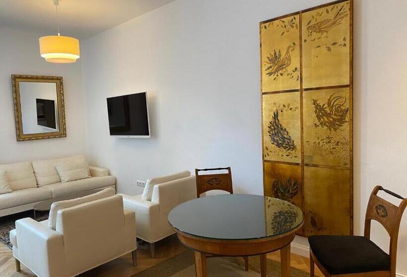 إستوديو ديلوكس, Goldenes Kreuz