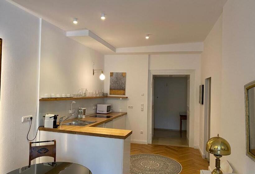 إستوديو ديلوكس, Goldenes Kreuz