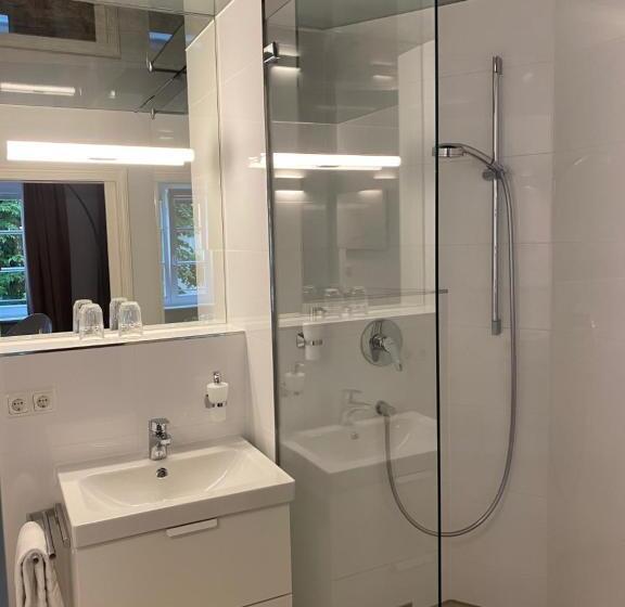 إستوديو ديلوكس, Goldenes Kreuz