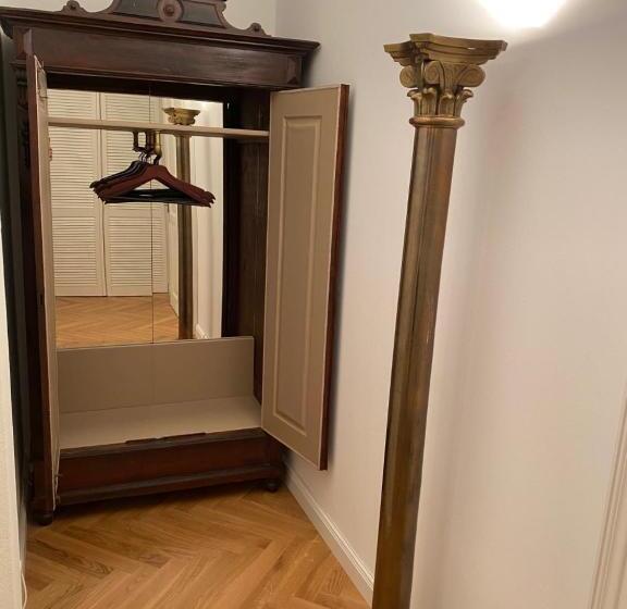 إستوديو ديلوكس, Goldenes Kreuz