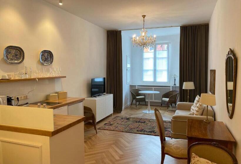 إستوديو ديلوكس, Goldenes Kreuz