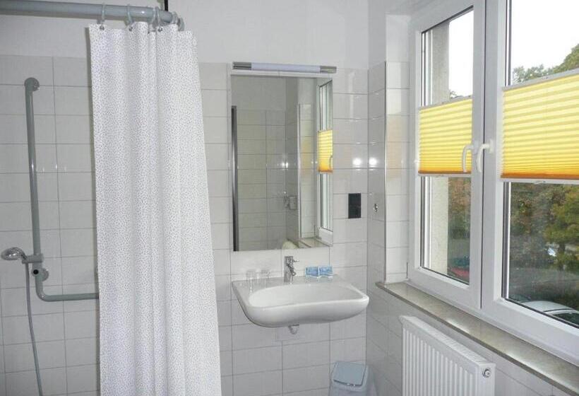 اتاق استاندارد سه نفره, Haus Vom Guten Hirten