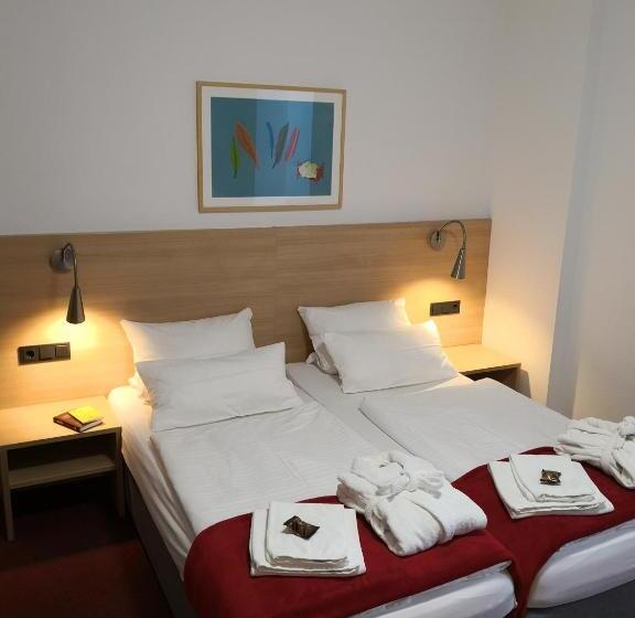 اتاق استاندارد سه نفره, Haus Vom Guten Hirten