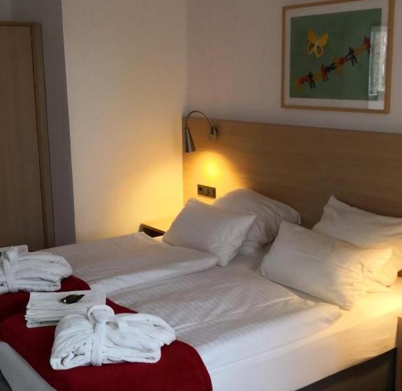 اتاق استاندارد چهار تخته, Haus Vom Guten Hirten