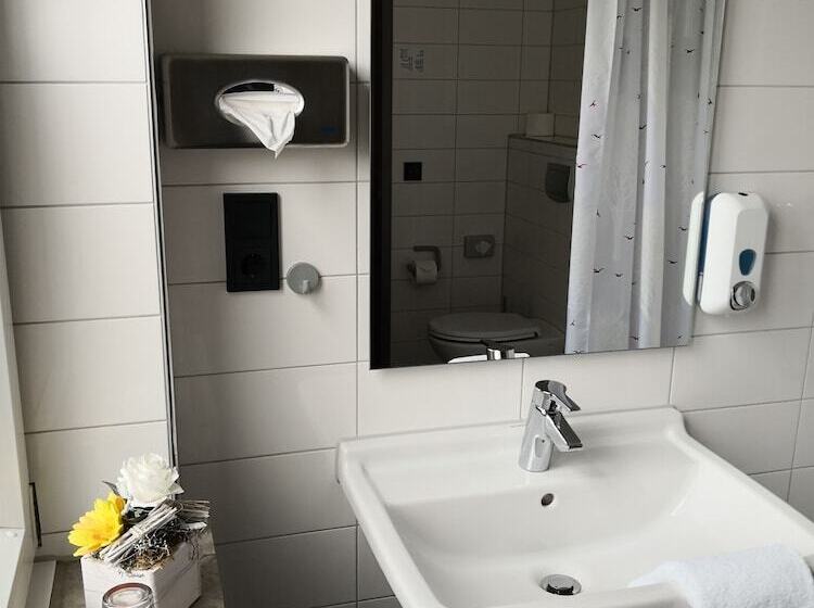 اتاق استاندارد سه نفره, Haus Vom Guten Hirten