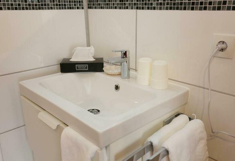 스탠다드 싱글 룸 공동욕실, Jan Van Werth