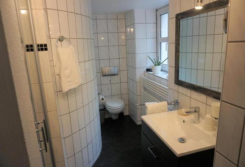 컴포트 룸, Jan Van Werth