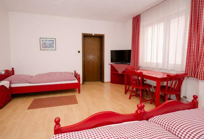 חדר סטנדרט לשלושה, Restaurant Köhler