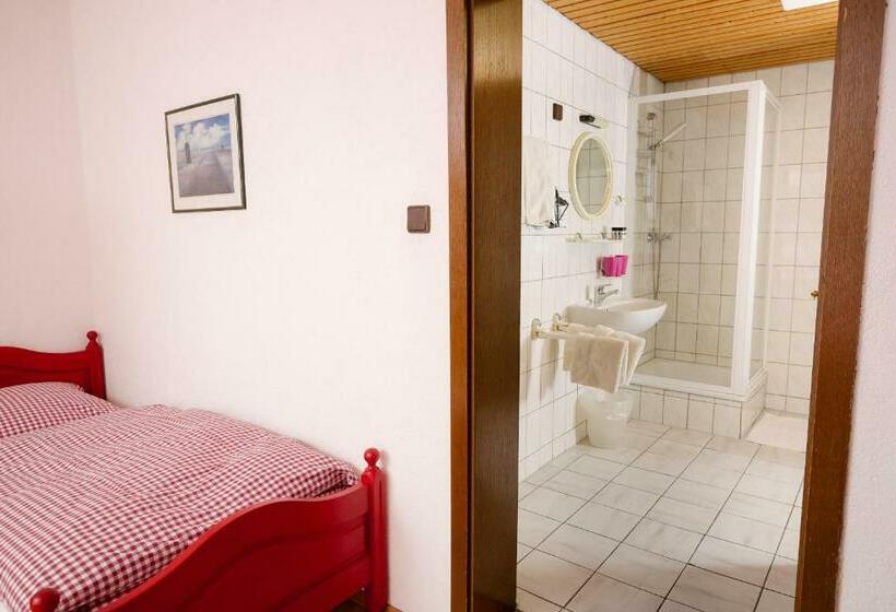 חדר סטנדרט לשלושה, Restaurant Köhler