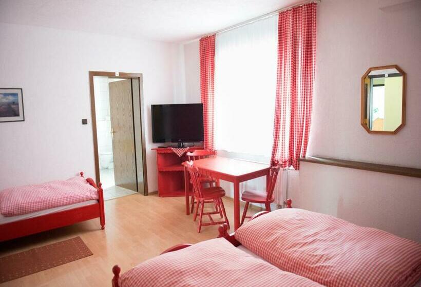 חדר סטנדרט לשלושה, Restaurant Köhler