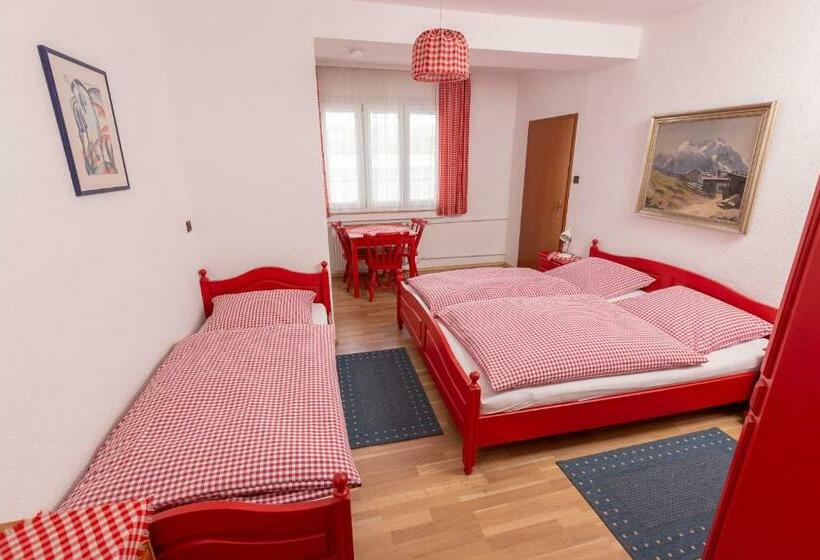 חדר סטנדרט לשלושה, Restaurant Köhler