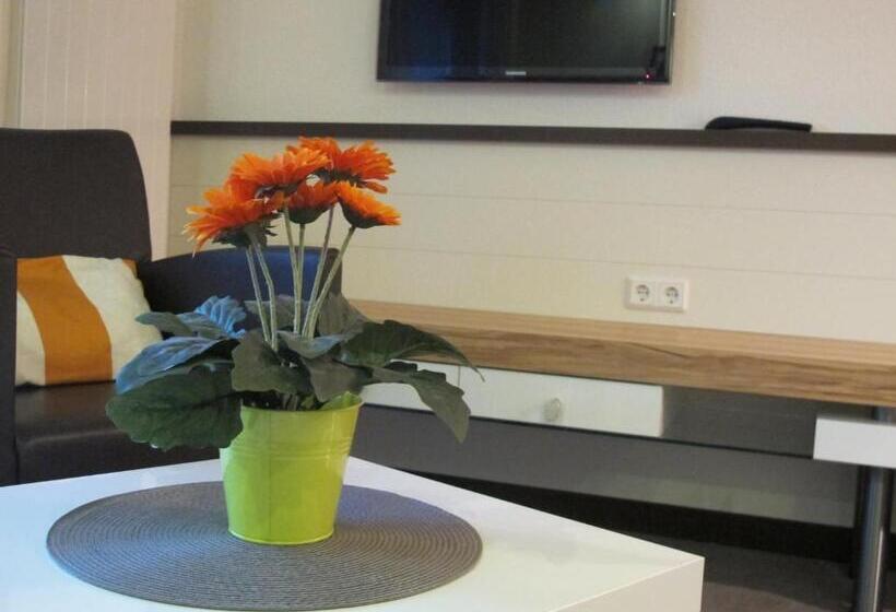 1 Bedroom Apartment Lake View, Miramar