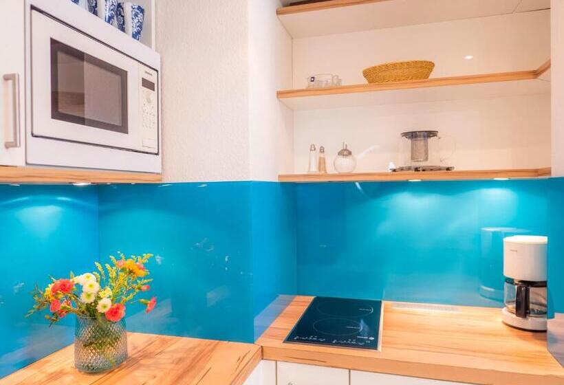 1 Bedroom Apartment Lake View, Miramar