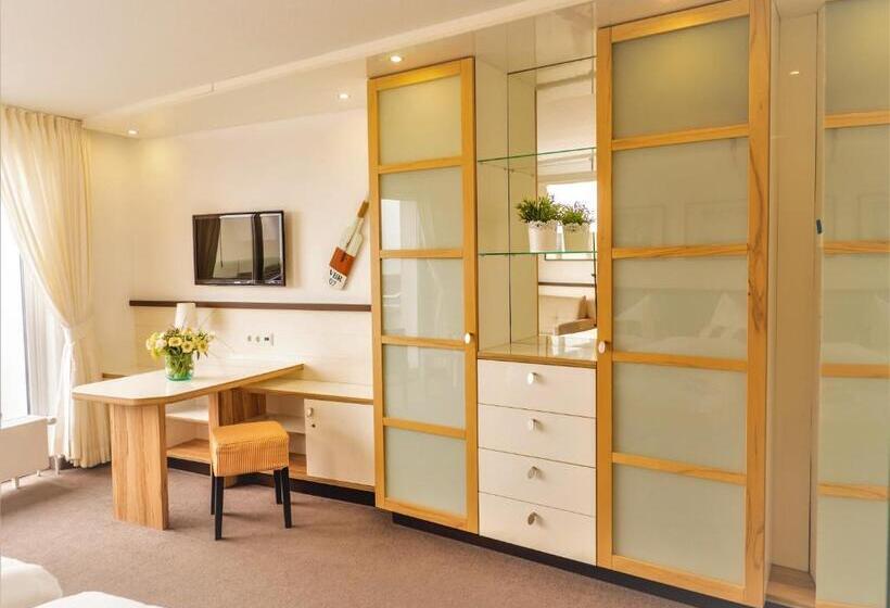 Cameră Cvadruplă Standard, Miramar