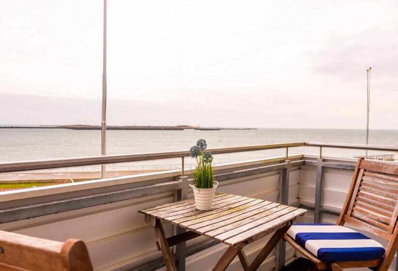 חדר סטנדרט לארבעה, Miramar