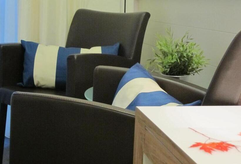 חדר סטנדרט לשלושה, Miramar