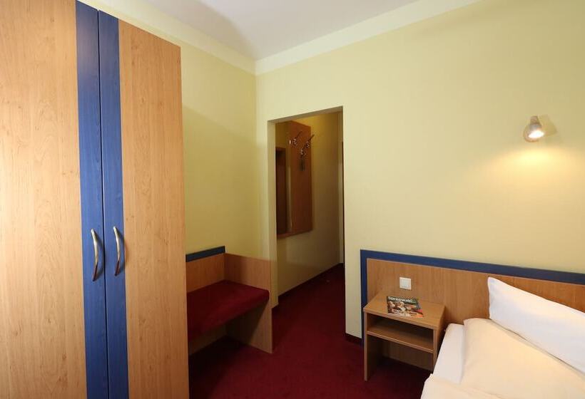 Номер Стандарт Индивидуальный, Radduscher Hafen