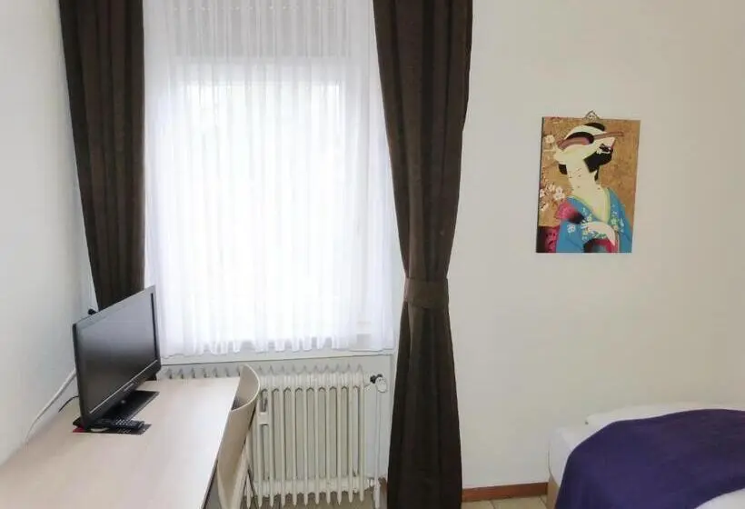 Standard Yhden Hengen Huone, Rath