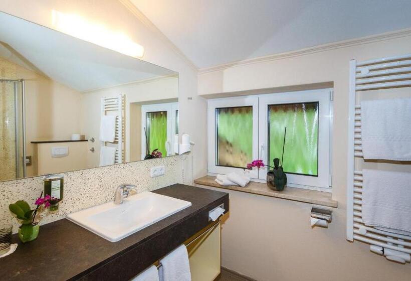 Номер Стандарт Вид на Горы, Restaurant Bellevue