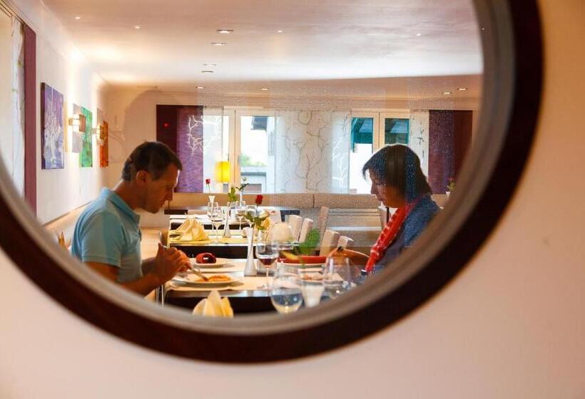 Номер Стандартный с Видом, Restaurant Bellevue