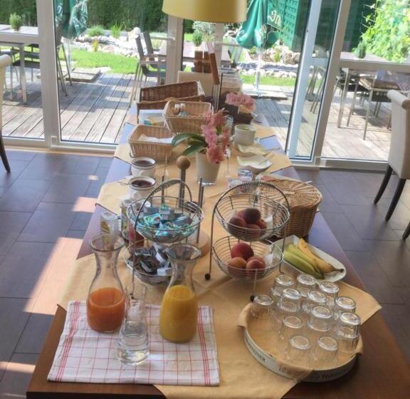 Семейный Номер Вид на Горы, Restaurant Bellevue