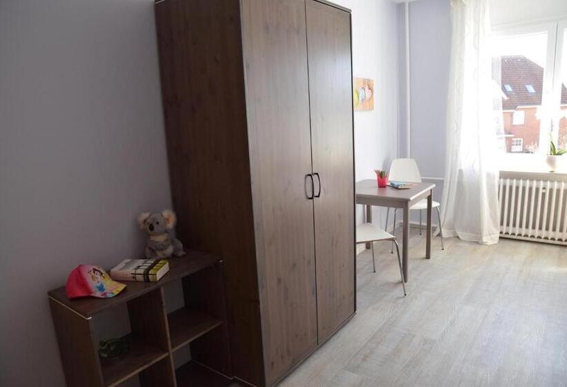 ２ベッドルームアパートメント, Thode